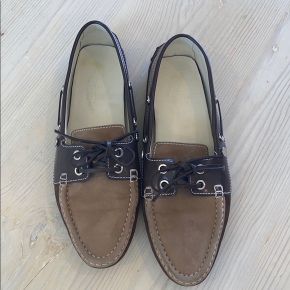 Tod’s Suede Driving Loafer - Picture 1 of 7